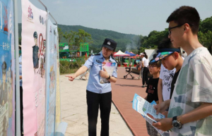 【夏季行动】护航登山节 法治宣传不停歇